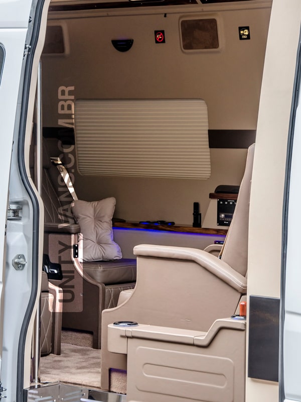 comprar jetvan de luxo artista cantor adquirir jetvan preço de jetvan locação com motorista unity vans